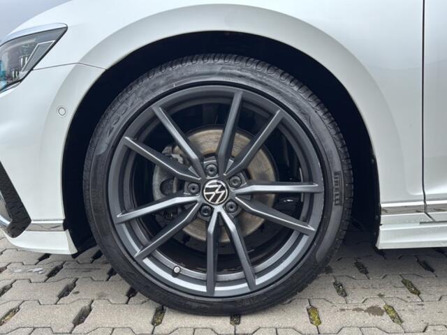 Volkswagen PASSAT 2.0 TDI DSG 4MOTION R-LINE TREKHAAK/PANODAK/360CAM/ELEKKLEP/HK/MEM/STOELVERW