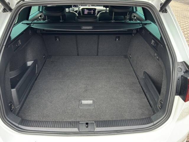 Volkswagen PASSAT 2.0 TDI DSG 4MOTION R-LINE TREKHAAK/PANODAK/360CAM/ELEKKLEP/HK/MEM/STOELVERW