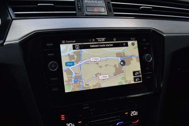 Volkswagen PASSAT Variant 1.5 TSI R-Line Business + Navigatie | Airco | Elek achterklep | LM Velgen | PDC V+A |
