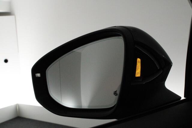 Volkswagen PASSAT Variant 1.5 204pk eHybrid Business Trekhaak Camera Head-Up Massage Virtual Cockpit Navigatie