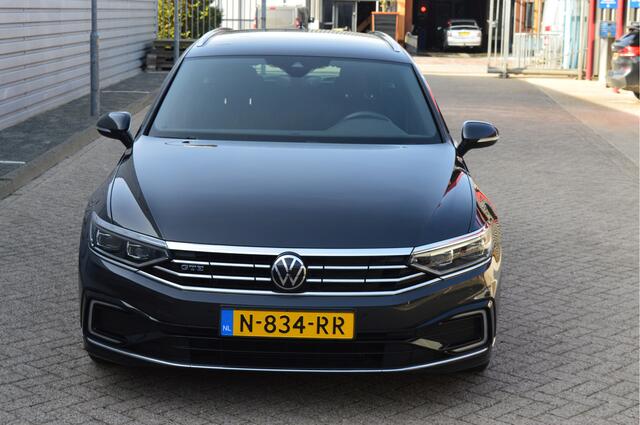 Volkswagen PASSAT Variant 1.4 TSI PHEV GTE Business O.a: Stoelverw, Clima, ACC, Carplay, Navi, Keyless, Etc. All-in prijs!
