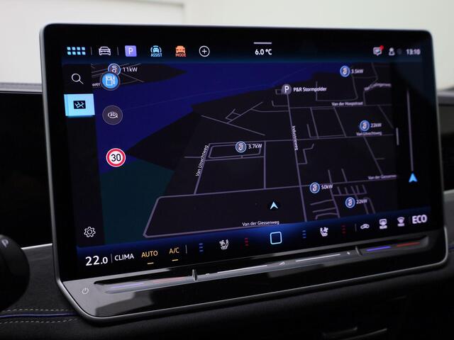 Volkswagen PASSAT Variant 1.5eHybrid 200kW/272PK R-Line Edition DSG · Panoramadak · Leder · Trekhaak · Camera + Parkeersensoren · Garantie t/m 03-03-2030 of 100.000km