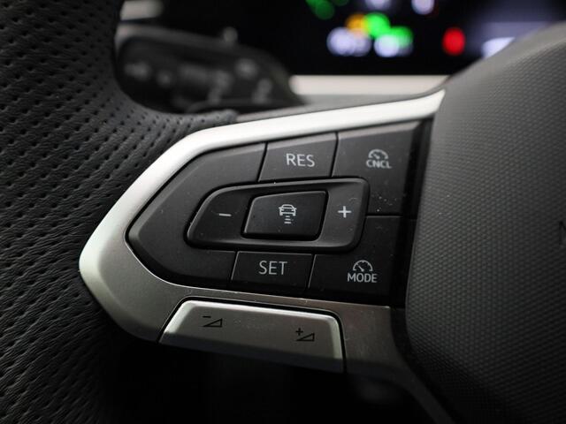 Volkswagen PASSAT Variant 1.5eHybrid 200kW/272PK R-Line Edition DSG · Panoramadak · Leder · Trekhaak · Camera + Parkeersensoren · Garantie t/m 03-03-2030 of 100.000km