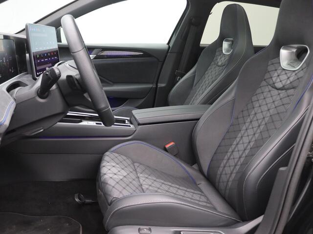 Volkswagen PASSAT Variant 1.5 eHybrid R-Line Edition 272PK DSG SOH 100%, Pano-Schuifdak, Trekhaak, Black Style, Keyless, Side Assist, Elektr. Achterklep, Voorruitverwarming, Stoel-Stuurverwarming, 18" LM Velgen, Navi