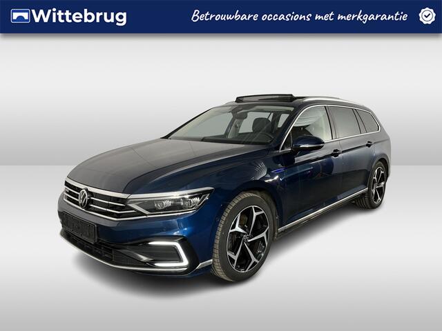 Volkswagen PASSAT Variant 1.4 TSI PHEV GTE / AUTOMAAT/ PANO/ TREKHAAK/ MEMORY SEAT/ ERGO COMFORT/ STUUR+STOELVERWARM./ PARK.SENSOR.V+A/ CAMERA/ ELEK.KLEP/ KEYLESS/ DODEHOEK/ HEAD-UP/ ACC/ APP-CONNECT/ DAB/ NAVI/ LED/ ISOFIX/ 18'' LMV