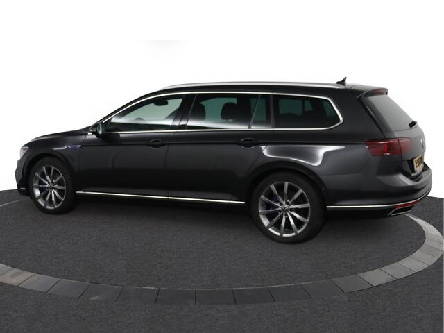 Volkswagen PASSAT Variant GTE 1.4 TSI 218 PK PHEV Highline - Virtual Cockpit - LED Matrix IQ - dynaudio speakers - Navigatie Pro - Zwarte hemel - DSG - Adaptieve Cruise control -