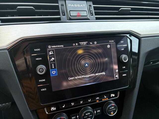 Volkswagen PASSAT Variant 2.0 TSI Elegance Business R / AUTOMAAT / NAVI / CRUISE / 143dkm!