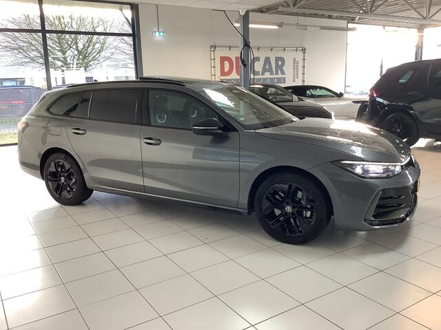 Volkswagen PASSAT Variant 1.5 eHybrid R-Line Edition 200 KW Panoramadak /trekhaak /IQ Light /220v aansluiting 2 elec stoelen met geheugen