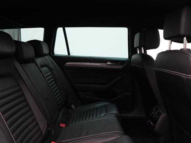 Volkswagen PASSAT Variant 1.4 TSI GTE Business Plug In Hybrid 218pk Dealer O.H. PHEV | Adaptive Cruise | Head Up | 360 Camera | Lederen Sportstoelen Massage & Memory | Sfeerverlichting | Stoelen & Stuur Verwarmd | Keyless | Blis | Virtual | Navigatie | DAB |