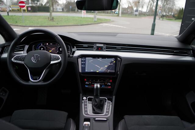Volkswagen PASSAT Variant 1.4 TSI 214 PK GTE BNS PHEV, Trekhaak, Panoramadak, LEder-Alcantara, Matrix-LED, Winterpakket, 360 Camera