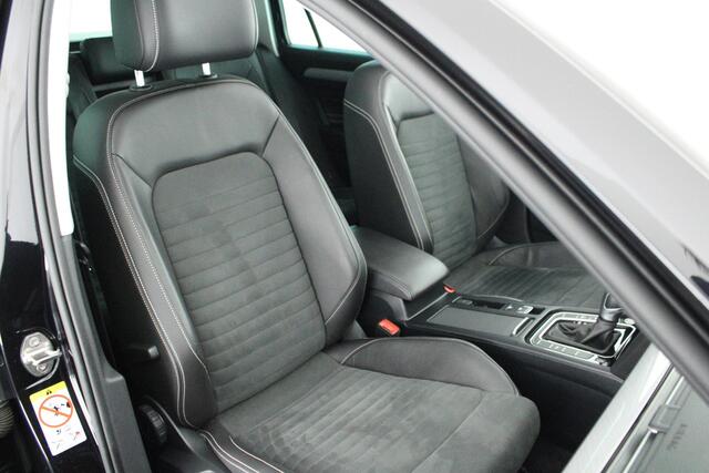 Volkswagen PASSAT Variant 1.4 TSI 218pk PHEV GTE Business Camera DCC Stoelverwarming Panoramadak Virtual Cockpit Navigatie