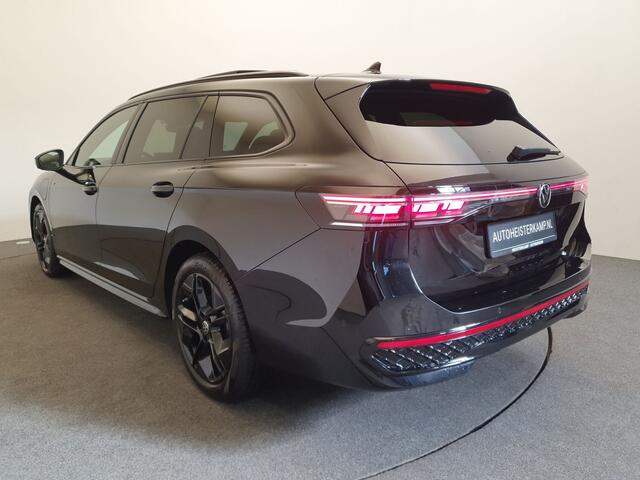 Volkswagen PASSAT Variant 1.5 eHybrid 272pk DSG/AUT R-Line Wegklapbare trekhaak, Panoramadak, 360 camera