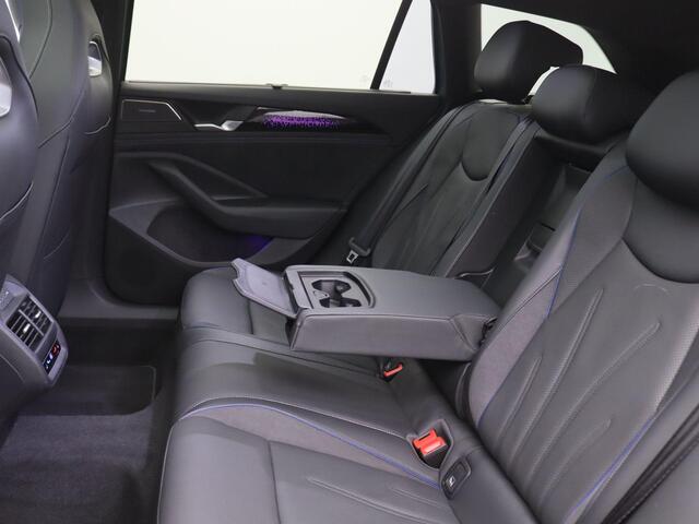 Volkswagen PASSAT Variant 1.5 eHybrid R-Line Edition 272PK DSG Leder, Black Style, Pano-Schuifdak, Trekhaak, Memorystoel, 360gr. Camera, Stoel-Stuurverwarming, 18" LM Velgen