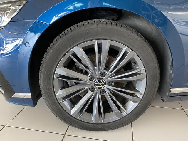 Volkswagen PASSAT Variant 1.4 TSI PHEV GTE Business Panodak/ Led / apple carplay / Trekhaak / Navigatie / Massage stoel met geheugen