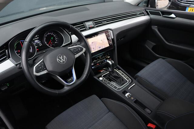 Volkswagen PASSAT Variant 1.4 TSI PHEV GTE Business | Pano | Trekhaak | Camera |