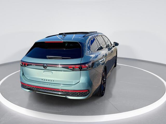 Volkswagen PASSAT Variant 1.5 eHybrid/272PK R-Line Edition Panoramadak · Trekhaak · Camera + Parkeersensoren · Garantie t/m 28-04-2030 of 100.000km