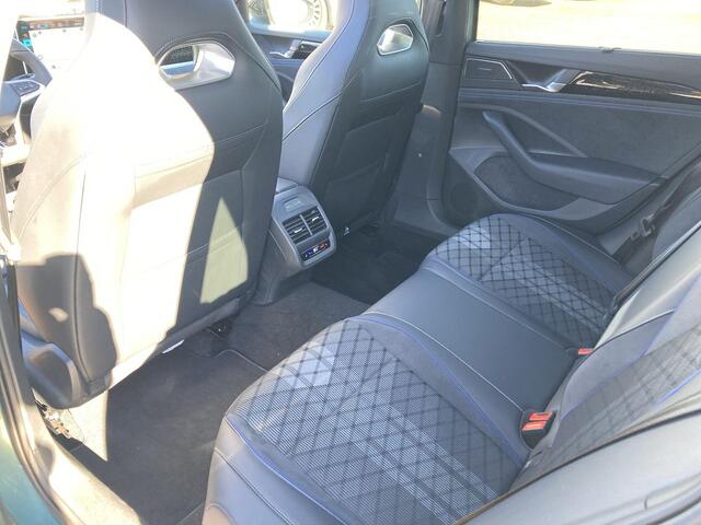 Volkswagen PASSAT Variant 1.5 eHybrid/272PK R-Line Edition Panoramadak · Trekhaak · Camera + Parkeersensoren · Garantie t/m 28-04-2030 of 100.000km