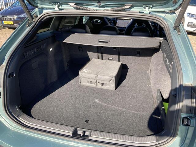 Volkswagen PASSAT Variant 1.5 eHybrid/272PK R-Line Edition Panoramadak · Trekhaak · Camera + Parkeersensoren · Garantie t/m 28-04-2030 of 100.000km