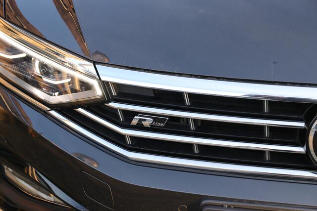 Volkswagen PASSAT Variant 1.5 TSI R-Line Business + / Navi / Climate / Stoelverwarming / Trekhaak