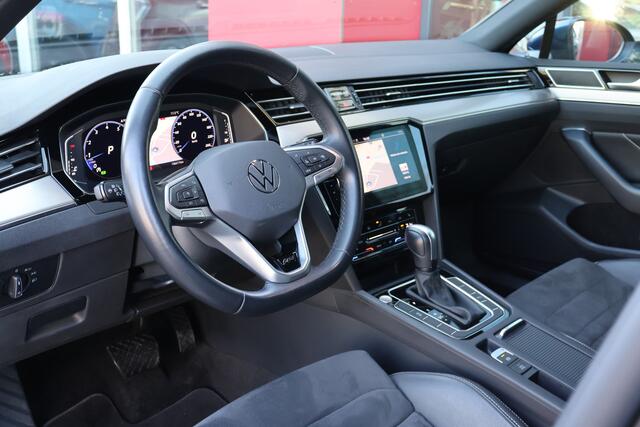 Volkswagen PASSAT Variant 1.5 TSI R-Line Business + | Origineel NL | Camera | ACC | Dynamic Light | Virtual Cockpit |