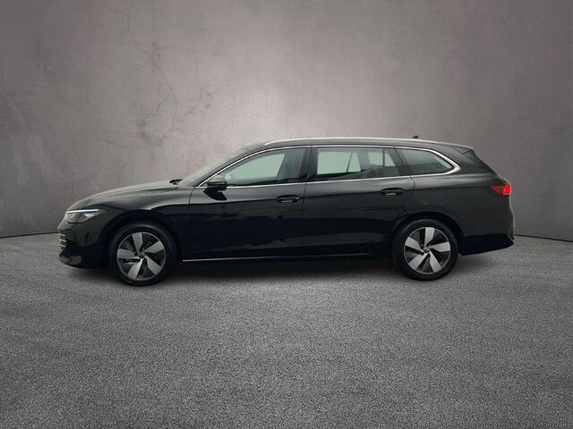 Volkswagen PASSAT Variant Business 1.5 eTSI 150pk DSG Automaat Trekhaak, Adaptive cruise control, Navigatie, Achteruitrijcamera, LED koplampen, Stoelverwarming