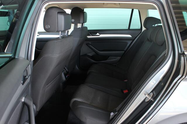 Volkswagen PASSAT Variant 1.4 TSI ACT Comfortline LED Matrix | Cruise | Navi | Bluetooth | Clima | 19" LMV | Privacy glass | PDC V+A