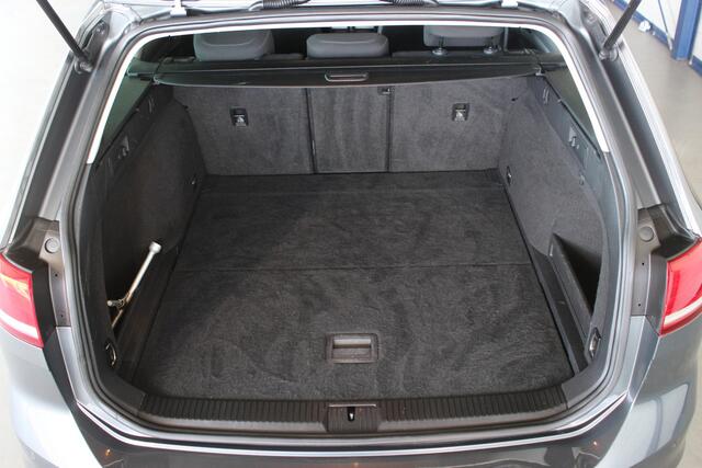 Volkswagen PASSAT Variant 1.4 TSI ACT Comfortline LED Matrix | Cruise | Navi | Bluetooth | Clima | 19" LMV | Privacy glass | PDC V+A