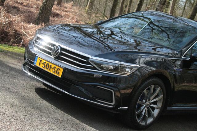 Volkswagen PASSAT Variant 1.4 TSI PHEV GTE Business | Pano | Trekhaak | IQ Light