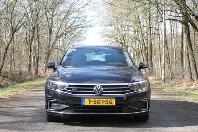 Volkswagen PASSAT Variant 1.4 TSI PHEV GTE Business | Pano | Trekhaak | IQ Light