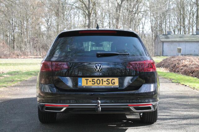Volkswagen PASSAT Variant 1.4 TSI PHEV GTE Business | Pano | Trekhaak | IQ Light