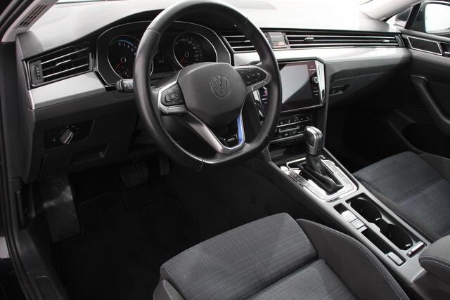 Volkswagen PASSAT Variant 1.4 TSI PHEV GTE | Adaptive Cruise Control | Lane Assist | Keyless Go | Navigatie | Camera | Massage Stoel |