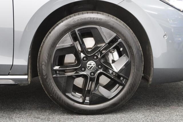 Volkswagen PASSAT Variant 1.5 eHybrid R-Line 272 PK PHEV, Panoramadak, Trekhaak, Black-Style, Head-Up, Massage