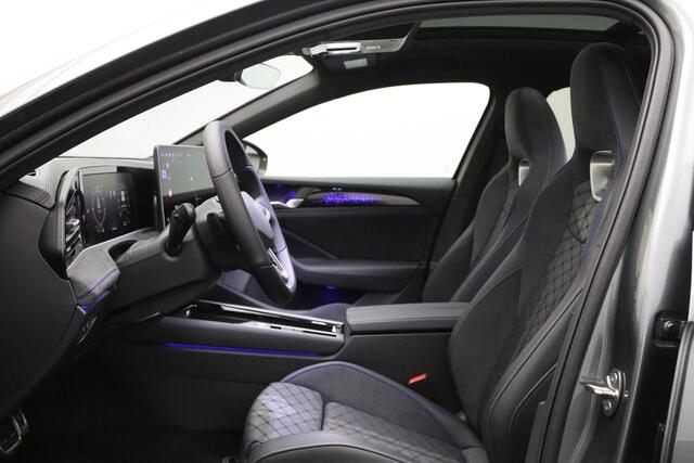 Volkswagen PASSAT Variant 1.5 eHybrid R-Line 272 PK PHEV, Panoramadak, Trekhaak, Black-Style, Head-Up, Massage