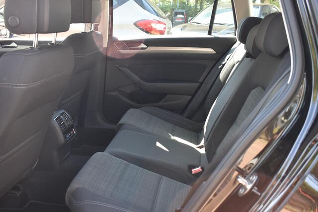 Volkswagen PASSAT Variant 1.5 TSI Comfort Business Navigatie | Trekhaak | Camera | Stoelverwarming | ACC | 12 mnd BOVAG garantie Whatsapp 06-53188999