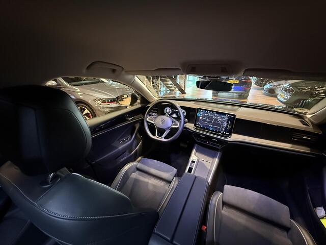 Volkswagen PASSAT Variant 1.5 eHybrid Elegance Business |PHEV|HUD|TREKHAAK|SPORTSTOELEN|STOEL&STUURVERWARMING|PRIVACY|