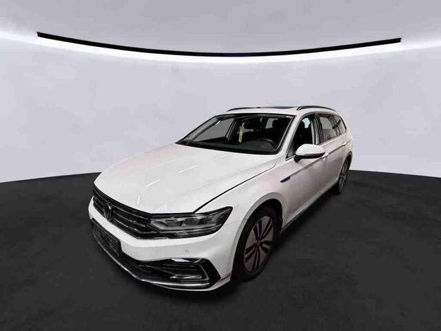 Volkswagen PASSAT Variant GTE 1.4 TSI PHEV 218PK | Panodak | Vol Leer | Keyless | Camera | Getint Glas | Klasse 3 | Trekhaak |