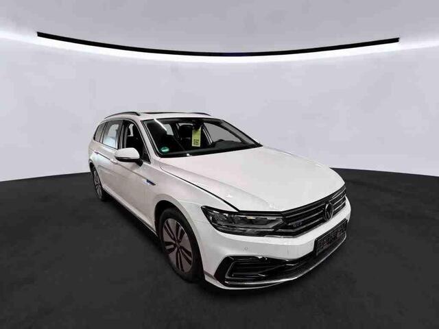 Volkswagen PASSAT Variant GTE 1.4 TSI PHEV 218PK | Panodak | Vol Leer | Keyless | Camera | Getint Glas | Klasse 3 | Trekhaak |