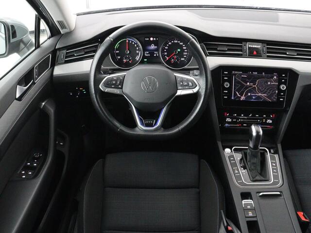 Volkswagen PASSAT 1.4 TSI PHEV GTE | Stoelverwarming | Trekhaak | Massage | Camera | Carplay | Keyless | Matrix LED | Navigatie | Adaptive cruise | Park Assist | Climate control | Plug In