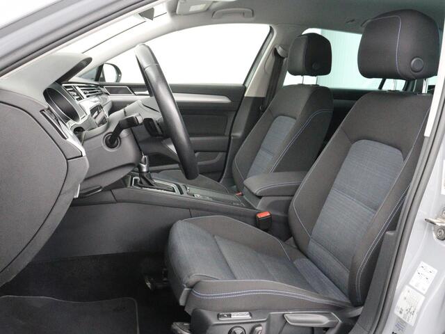 Volkswagen PASSAT 1.4 TSI PHEV GTE | Stoelverwarming | Trekhaak | Massage | Camera | Carplay | Keyless | Matrix LED | Navigatie | Adaptive cruise | Park Assist | Climate control | Plug In