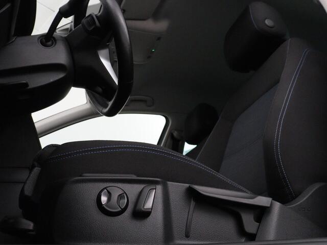 Volkswagen PASSAT 1.4 TSI PHEV GTE | Stoelverwarming | Trekhaak | Massage | Camera | Carplay | Keyless | Matrix LED | Navigatie | Adaptive cruise | Park Assist | Climate control | Plug In