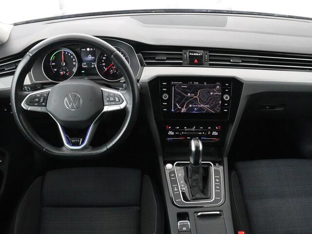 Volkswagen PASSAT 1.4 TSI PHEV GTE | Stoelverwarming | Trekhaak | Massage | Camera | Carplay | Keyless | Matrix LED | Navigatie | Adaptive cruise | Park Assist | Climate control | Plug In