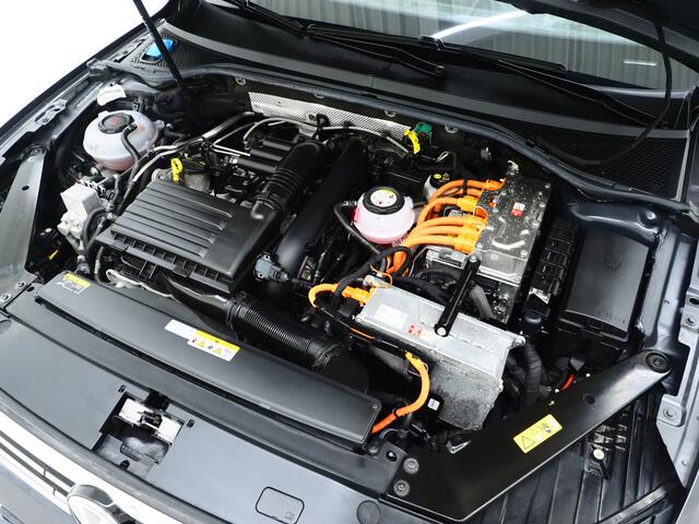 Volkswagen PASSAT Variant 1.4 TSI PHEV GTE R-Line | Panoramadak | Leder | Matrix LED | Massage | HUD | 360 | Virtual | Keyless | Adaptive Cruise