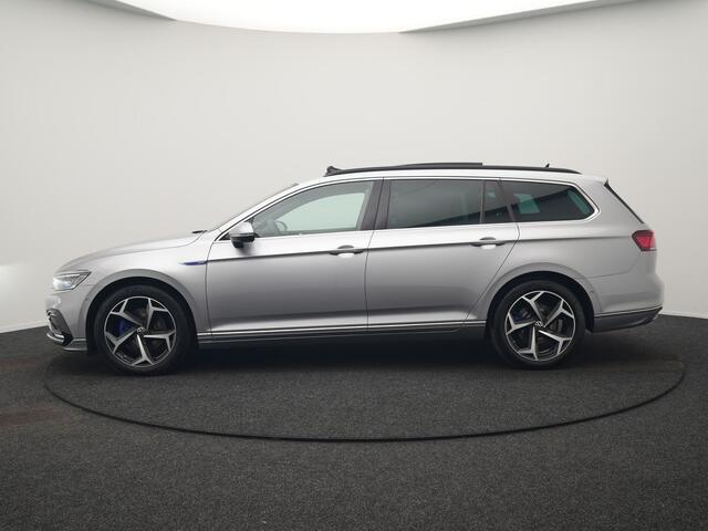 Volkswagen PASSAT Variant 1.4 TSI GTE Business PHEV 218pk Dealer O.H | Panodak | Adaptive Cruise | 360 Camera | IQ Light | Lederen Sportstoelen Massage & Verwarmd | Blis | Keyless | Apple Carplay | Navigatie | Virtual | DAB | 18"L.M | IQ Drive | Plug In Hybrid |