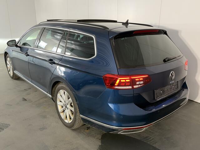 Volkswagen PASSAT Variant 1.4 TSI PHEV GTE / AUTOMAAT/ PANO/ DCC/ PARK.SENSOR.V+A/ 360 CAMERA/ ERGO COMFORT/ ACC/ HEAD-UP/ DODEHOEK/ ELEK.KLEP/ STOELVERWARM./ APP-CONNECT/ NAVI/ CLIMA/ DAB/ LED/ 18'' LMV