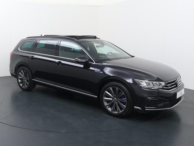 Volkswagen PASSAT Variant 1.4 TSI PHEV GTE Business | 218 PK | SoH 91% | Trekhaak | Panoramadak | Achterklep Easy Open | 360 graden camera (Area View) |