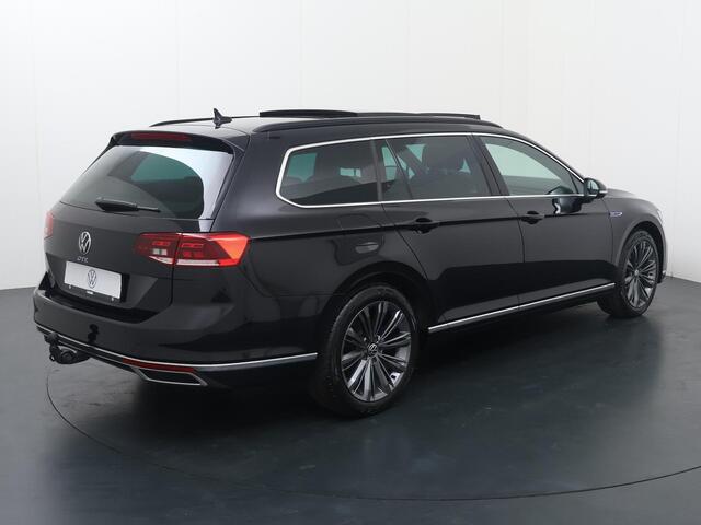 Volkswagen PASSAT Variant 1.4 TSI PHEV GTE Business | 218 PK | SoH 91% | Trekhaak | Panoramadak | Achterklep Easy Open | 360 graden camera (Area View) |