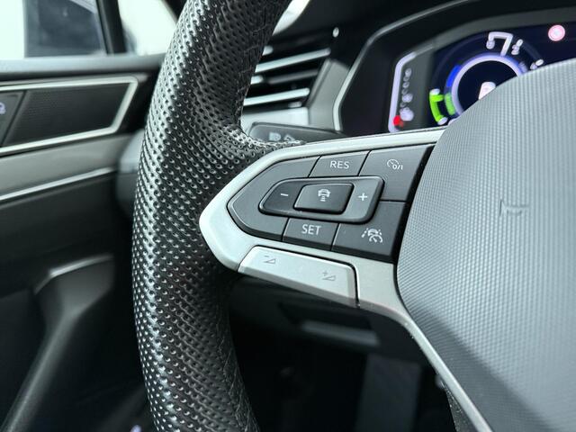 Volkswagen PASSAT Variant 1.4 TSI PHEV GTE Business | 218 PK | SoH 91% | Trekhaak | Panoramadak | Achterklep Easy Open | 360 graden camera (Area View) |