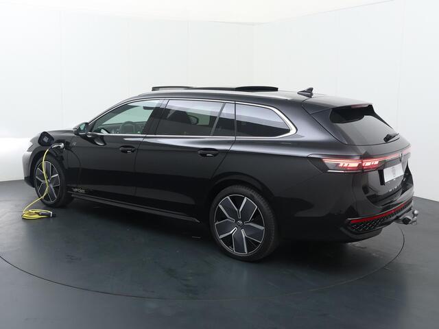 Volkswagen PASSAT Variant R-Line Edition 1.5 eHybrid 150 kW / 204 PK DSG | Trekhaak wegklapbare kogel | Stoelverwarming voor & achter | Voorruitverwarming |