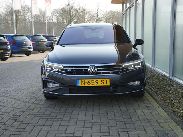 Volkswagen PASSAT Variant 1.5 TSI R-Line Business + | Achteruitrijcamera | Apple Carplay/Android Auto
