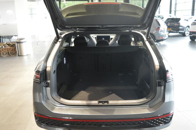 Volkswagen PASSAT Variant 2.0 TDI 3X R-LINE head up pano trekhaak 18 inch 150 pk !!